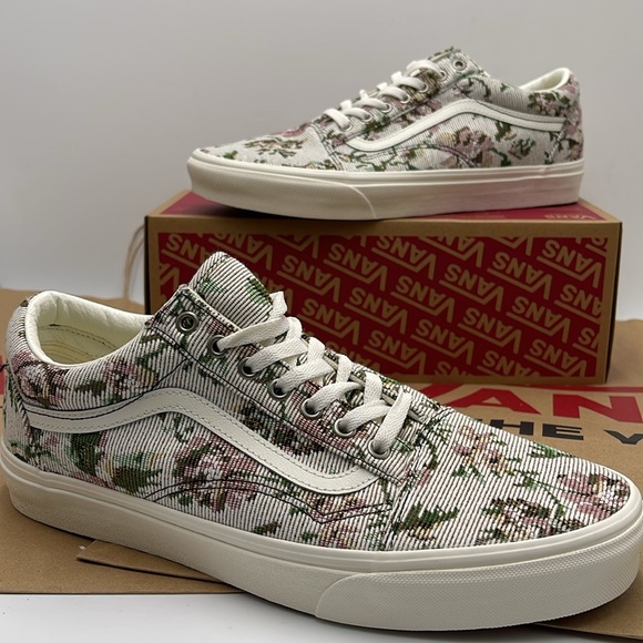 Vans Men’s Old Skool Tapestry Floral Marshmallow 
VN000CP5CCZ
Sneakers - Picture 14 of 16
